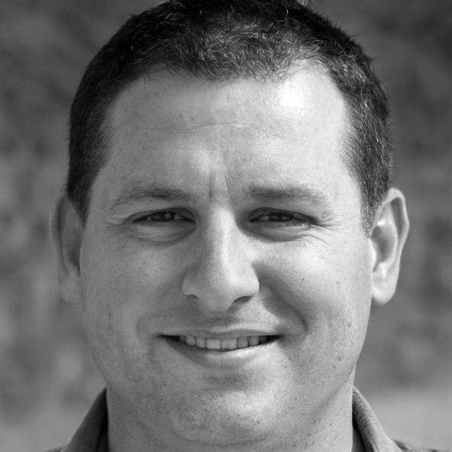 Retrato de Fermín Castañeda, analista senior