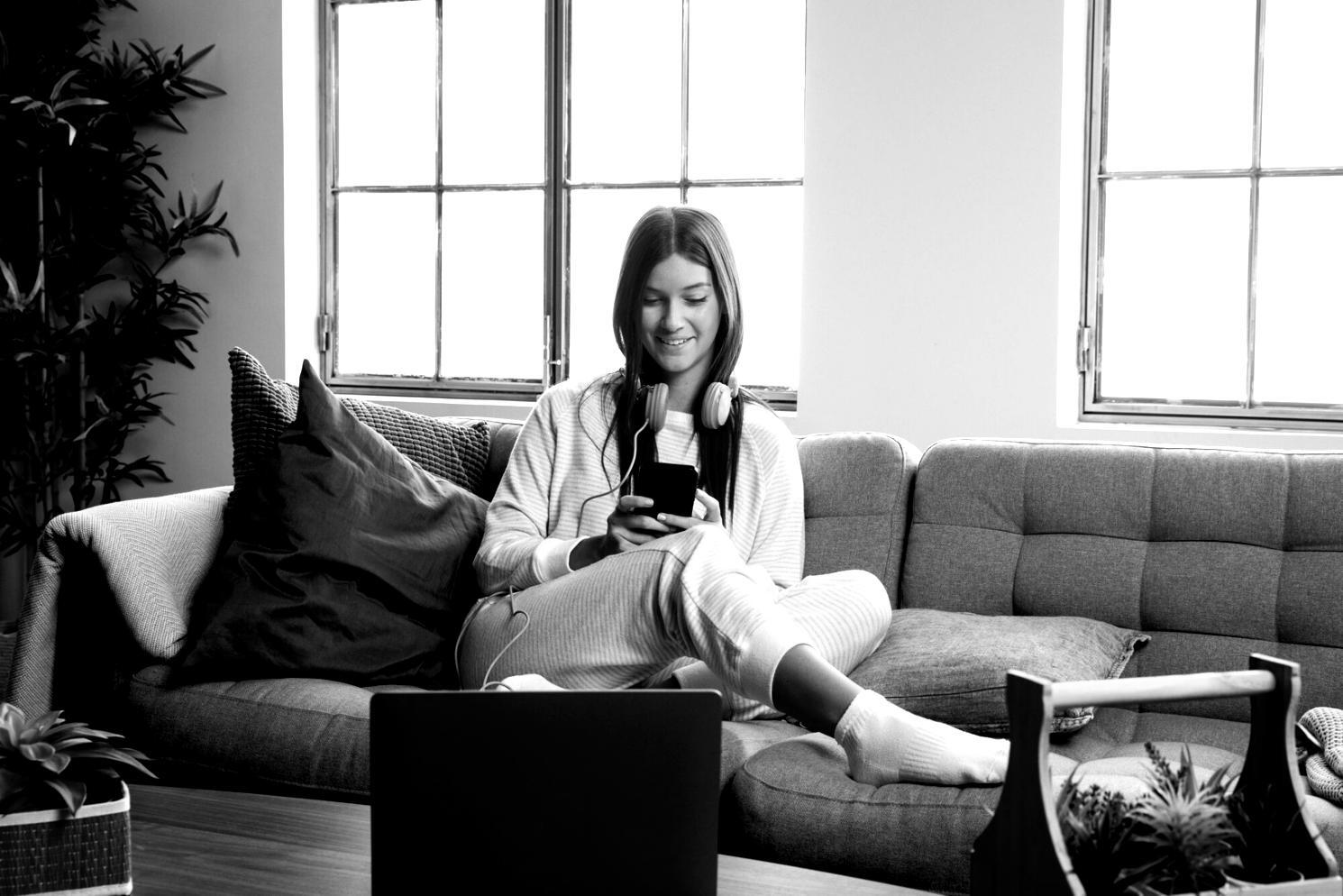 Herramientas de análisis financiero y gráficos de rendimiento utilizados en Uphoriazen