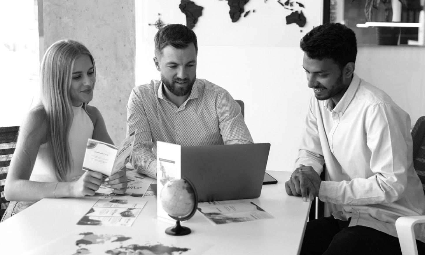 Análisis financiero y estrategias de inversión en entorno profesional