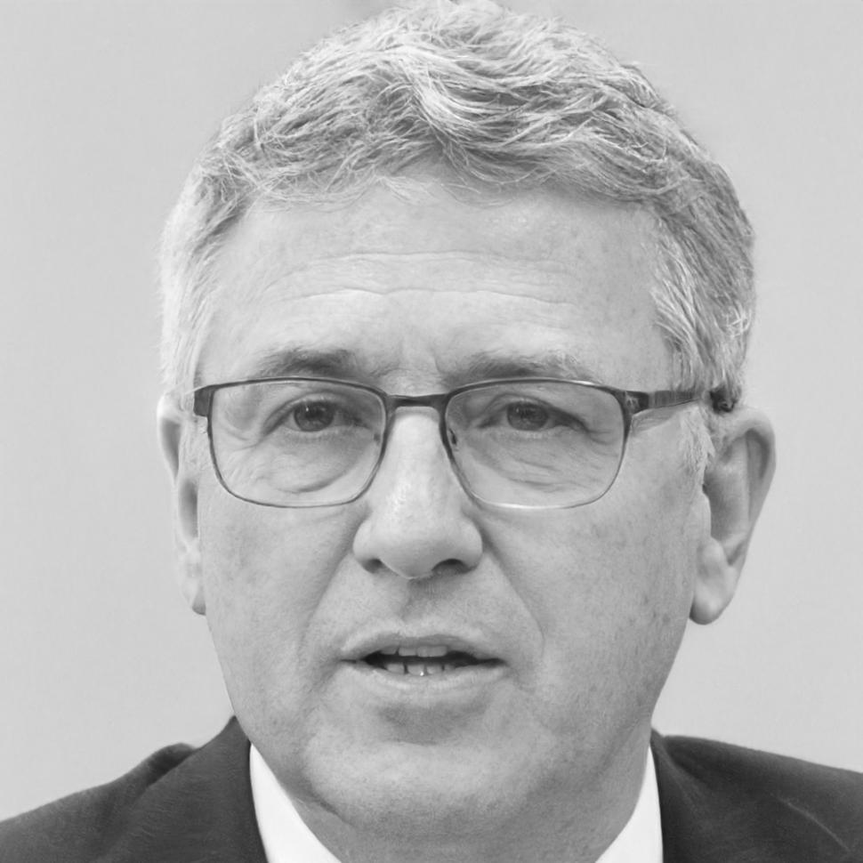 Instructor especialista en análisis financiero